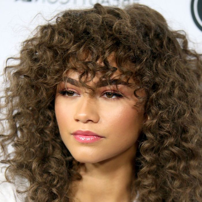 Curly hairstyles for short hair round face