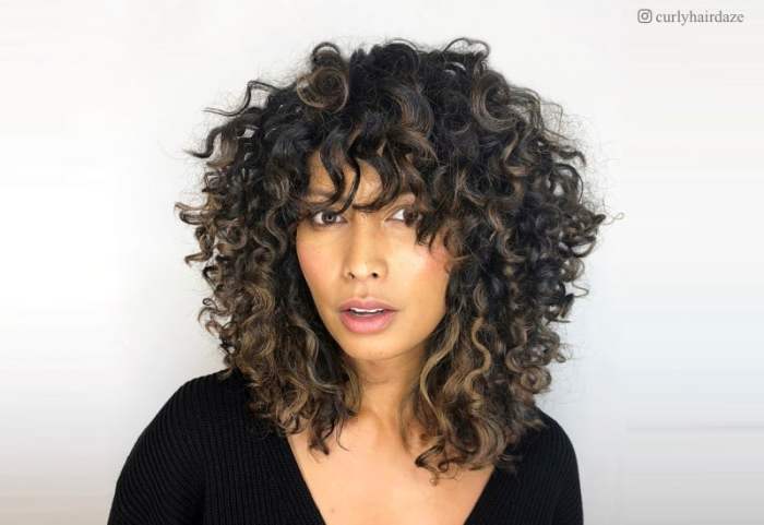 Layer cut hairstyle for curly hair